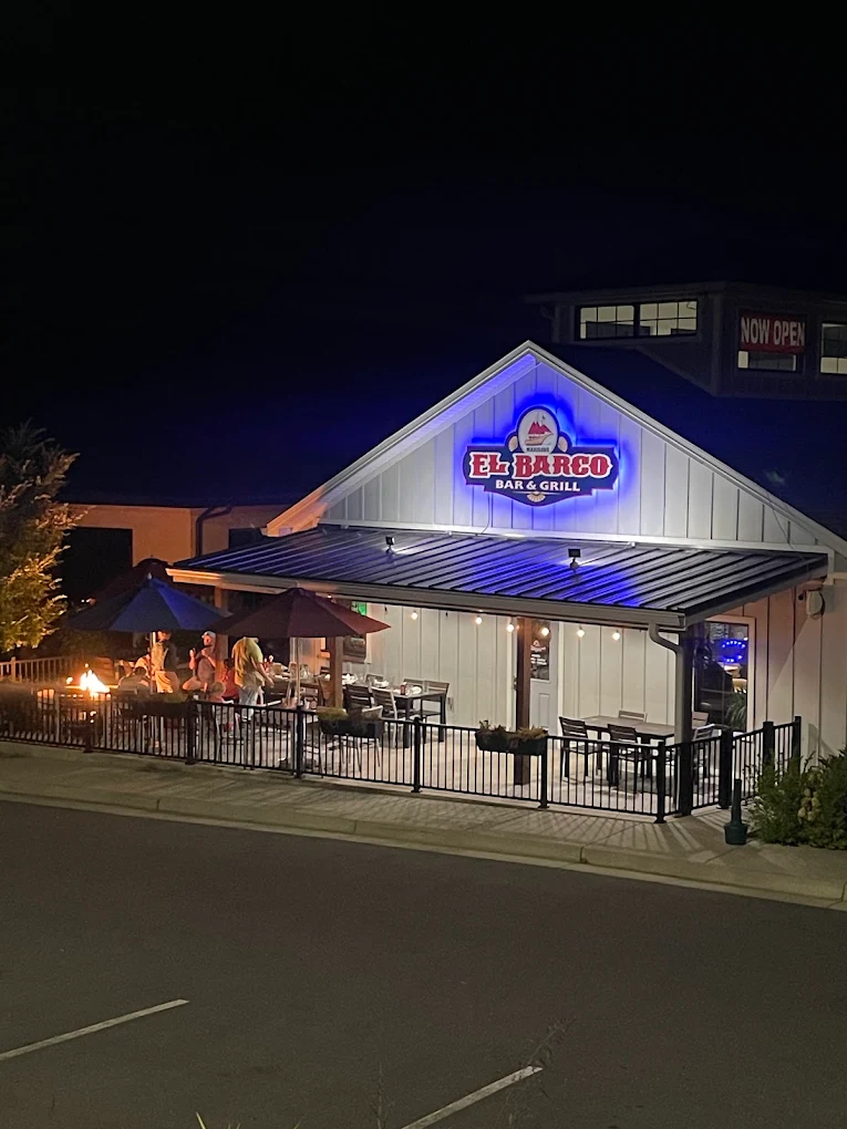 Exterior of El Barco Bar & Grill in Fishersville, VA
